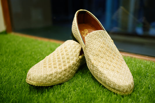 Golden Embroidered Men’s Mojari Shoes for Weddings